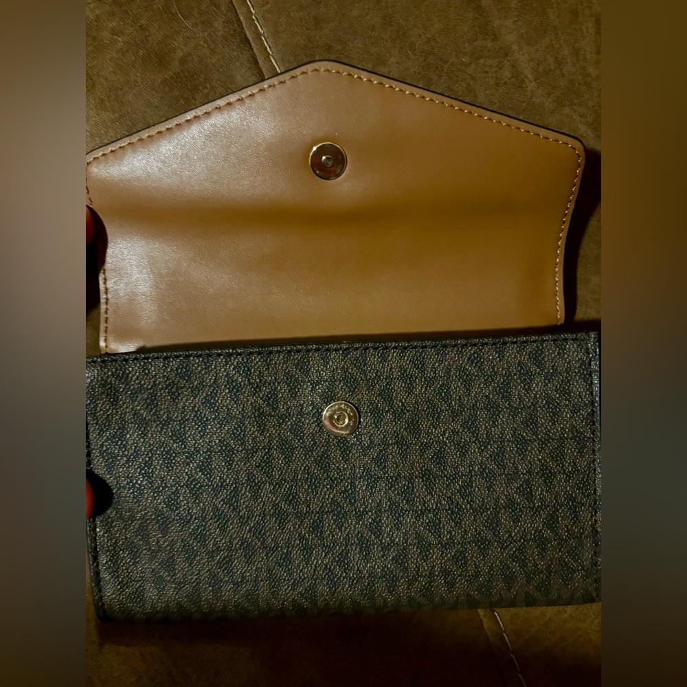 Michael Kors 3 in 1 Large Jet Set Tote. - Picture 6 of 10